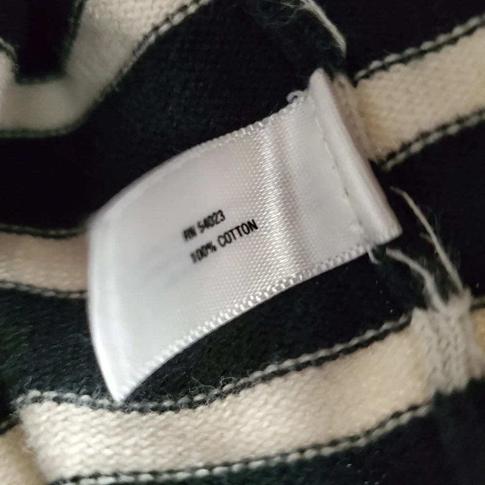 Gap Kids Long Sleeve Black White‎ Crewneck Sweater 100% Cotton